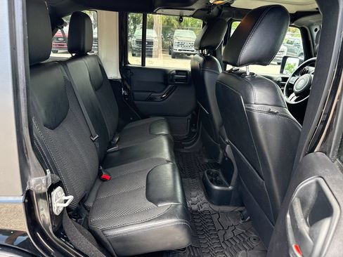 Used 2016 Jeep Wrangler Unlimited Sahara AWD/4WD image 22