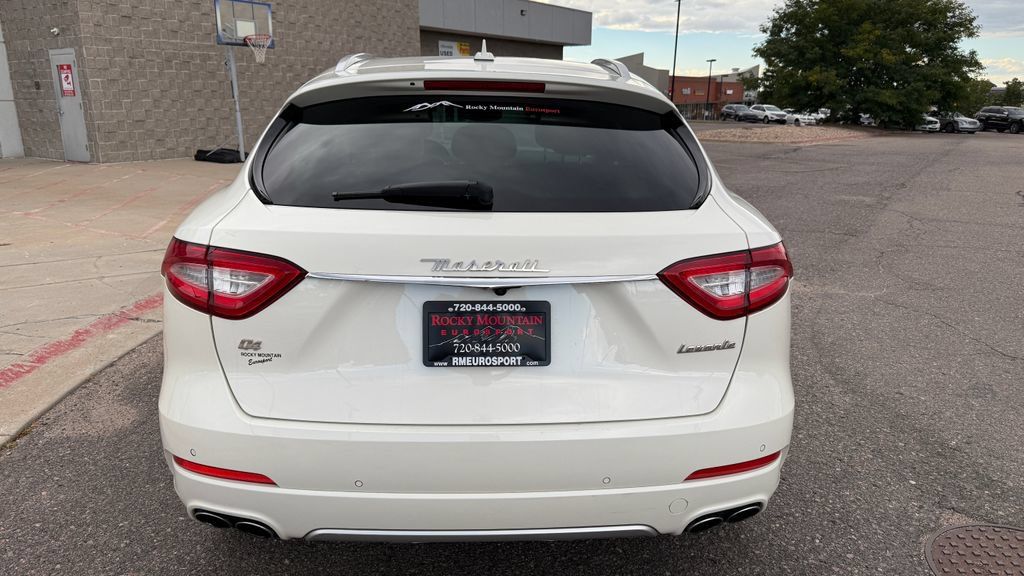 Used 2019 Maserati Levante GranLusso AWD/4WD image 7