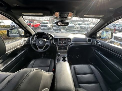 Used 2018 Jeep Grand Cherokee Limited image 16