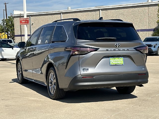 Used 2026 Toyota Sienna XLE FWD image 3