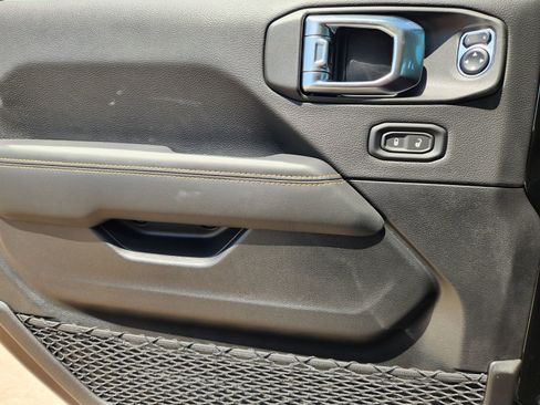 New 2025 Jeep Gladiator Sport image 16