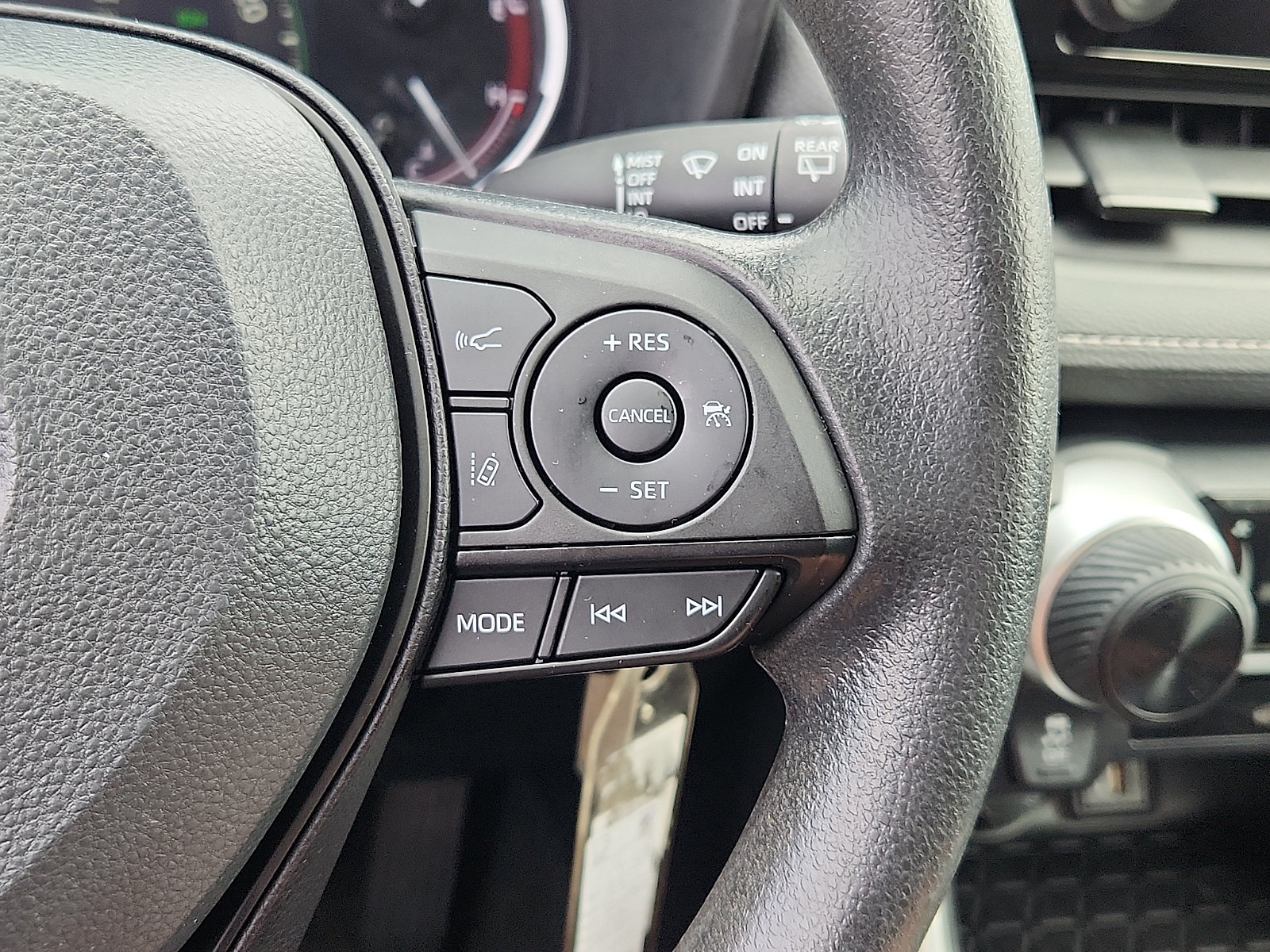 Used 2024 Toyota RAV4 LE AWD/4WD image 25