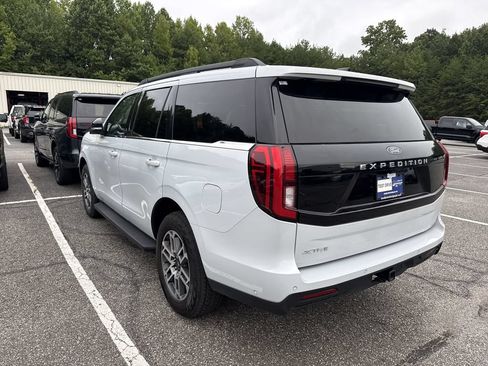 Used 2025 Ford Expedition Active AWD/4WD image 12