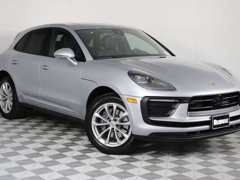 Certified 2026 Porsche Macan AWD/4WD image 9