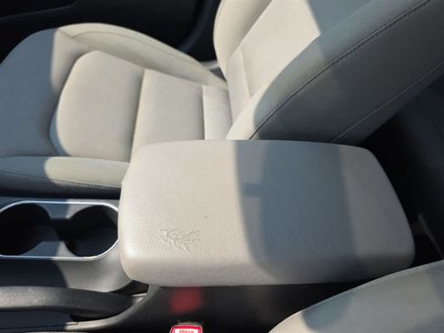 Used 2017 Hyundai Elantra SE FWD image 23