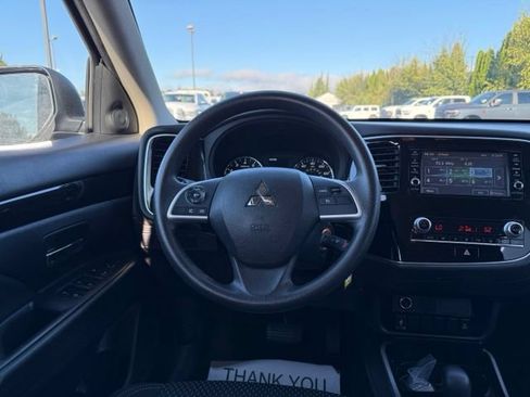 Used 2020 Mitsubishi Outlander ES AWD/4WD image 19