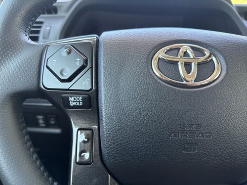 Certified 2022 Toyota 4Runner TRD Off-Road Premium w/ Moonroof Package AWD/4WD image 10