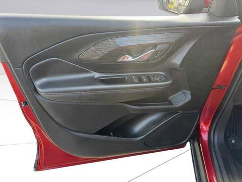 Used 2024 GMC Terrain SLE FWD image 18