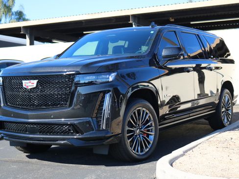 Used 2024 Cadillac Escalade ESV V w/ Heavy-Duty Trailer Package image 2