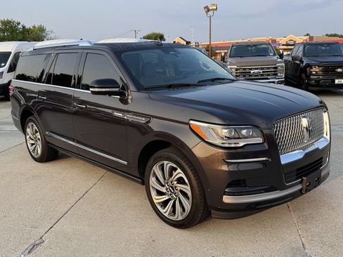 Used 2022 Lincoln Navigator L Reserve AWD/4WD image 7