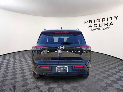 Used 2025 Nissan Pathfinder SV FWD image 5