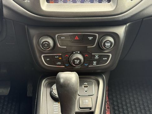 Used 2018 Jeep Compass Trailhawk w/ Cold Weather Group AWD/4WD image 18