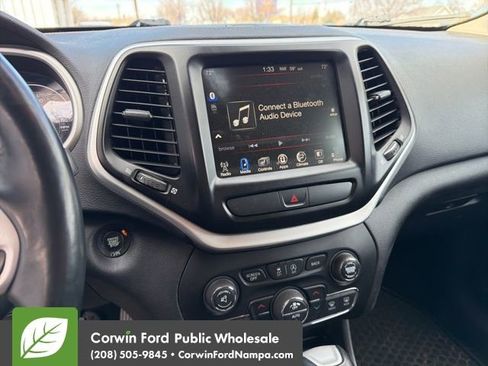 Used 2018 Jeep Cherokee Latitude Plus w/ Comfort/Convenience Group image 12