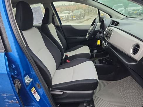 Used 2013 Toyota Yaris L image 10