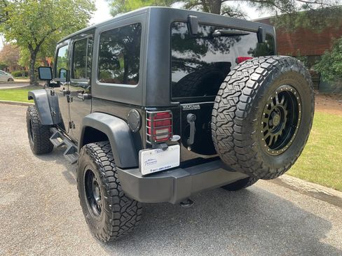 Used 2017 Jeep Wrangler Unlimited Sport w/ Quick Order Package 24S AWD/4WD image 3
