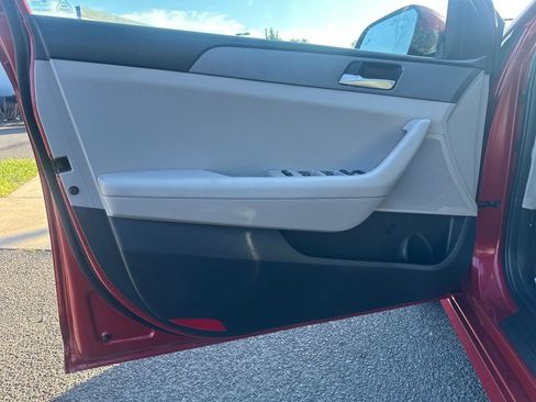 Used 2018 Hyundai Sonata SE FWD image 11