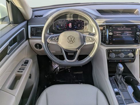 Used 2023 Volkswagen Atlas SE w/ Panoramic Sunroof Package FWD image 11