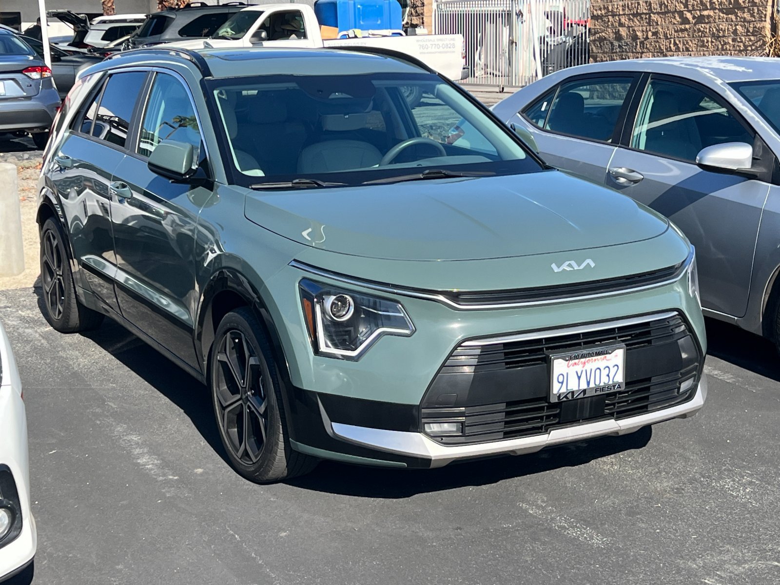 Used 2024 Kia Niro EX Touring FWD image 2