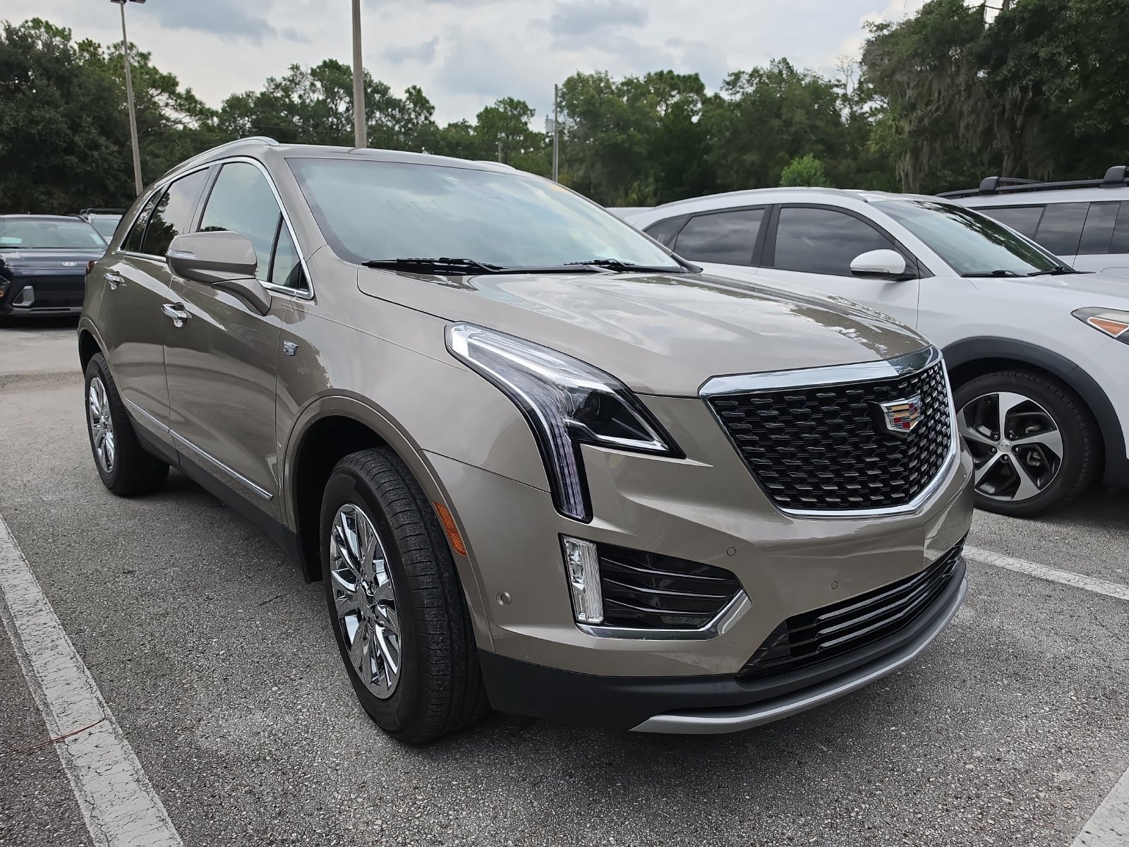 Used 2023 Cadillac XT5 Premium Luxury w/ Technology Package FWD image 2