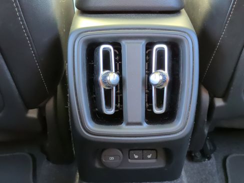 Used 2025 Volvo XC40 B5 Core image 21