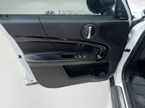 Used 2019 MINI Cooper Countryman ALL4 w/ Premium Package AWD/4WD image 17