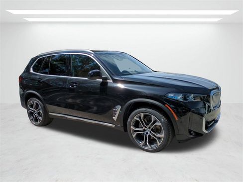New 2026 BMW X5 xDrive40i w/ Premium Package image 2