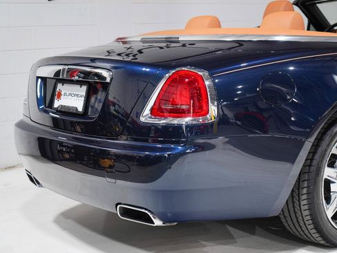 Used 2017 Rolls-Royce Dawn image 23