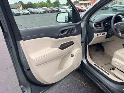 Used 2023 GMC Acadia Denali w/ Denali Ultimate Package AWD/4WD image 5