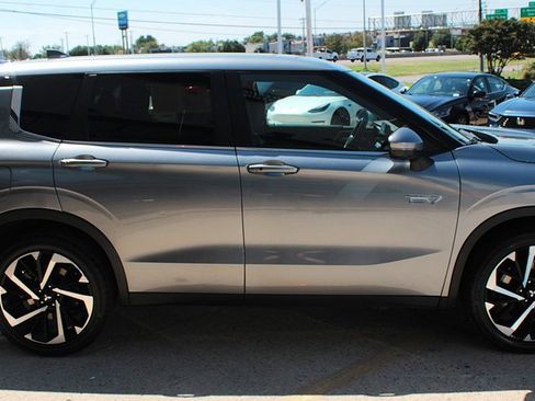 Used 2023 Mitsubishi Outlander SE image 7