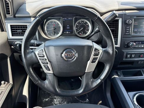 Used 2019 Nissan Titan SV w/ SV Convenience Package RWD image 11