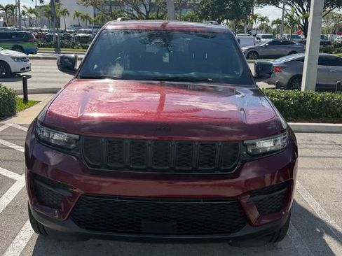 Used 2023 Jeep Grand Cherokee Altitude image 1