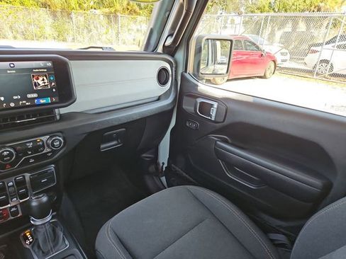 Used 2024 Jeep Wrangler Willys image 10