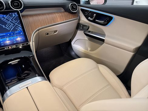 Used 2024 Mercedes-Benz GLC 300 image 29