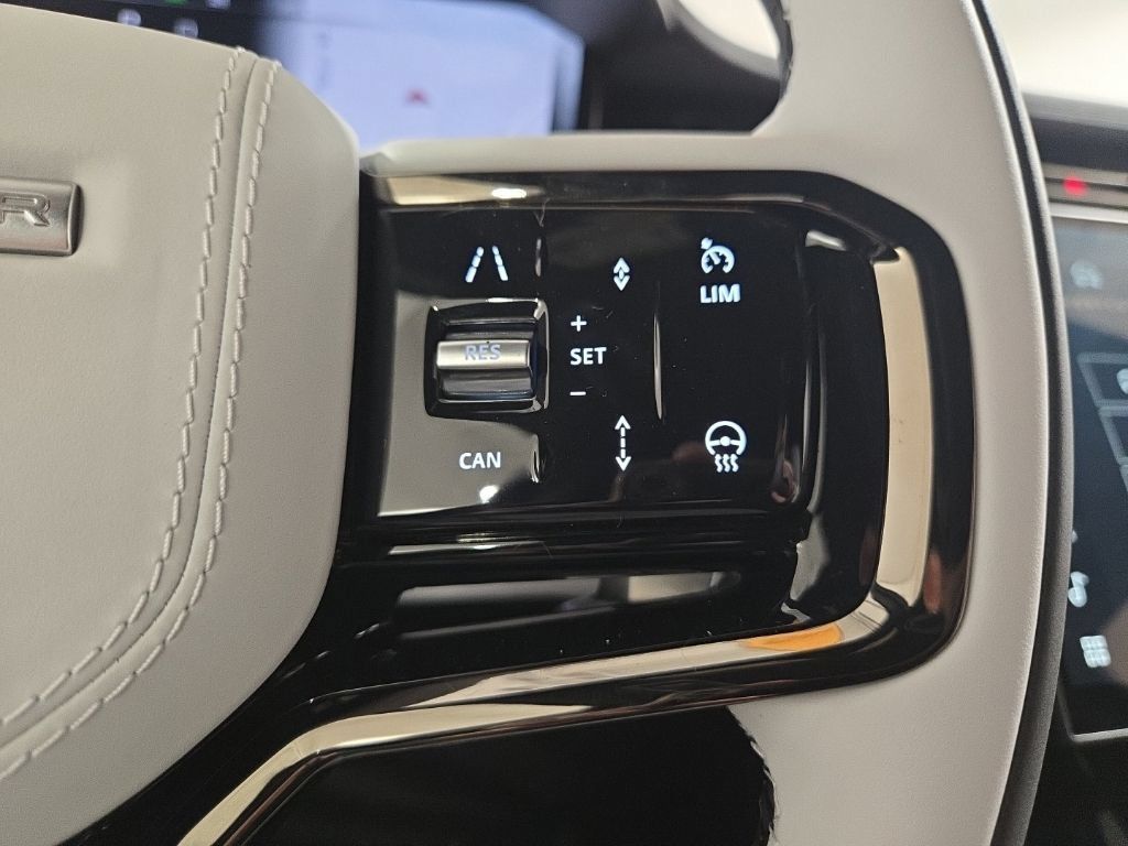 New 2026 Land Rover Range Rover Sport Dynamic SE AWD/4WD image 16
