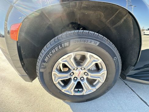 Used 2023 GMC Yukon XL SLE image 32