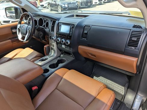 Used 2017 Toyota Sequoia Platinum AWD/4WD image 33