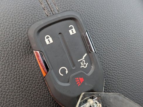 Used 2024 GMC Terrain SLT w/ Elevation Edition image 31