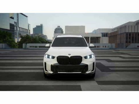 Used 2026 BMW X5 xDrive40i w/ M Sport Package AWD/4WD image 3