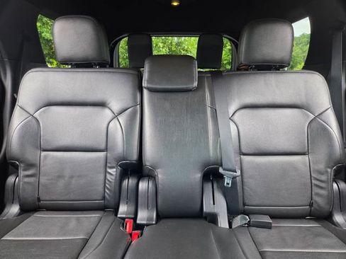 Used 2017 Ford Explorer XLT FWD image 10
