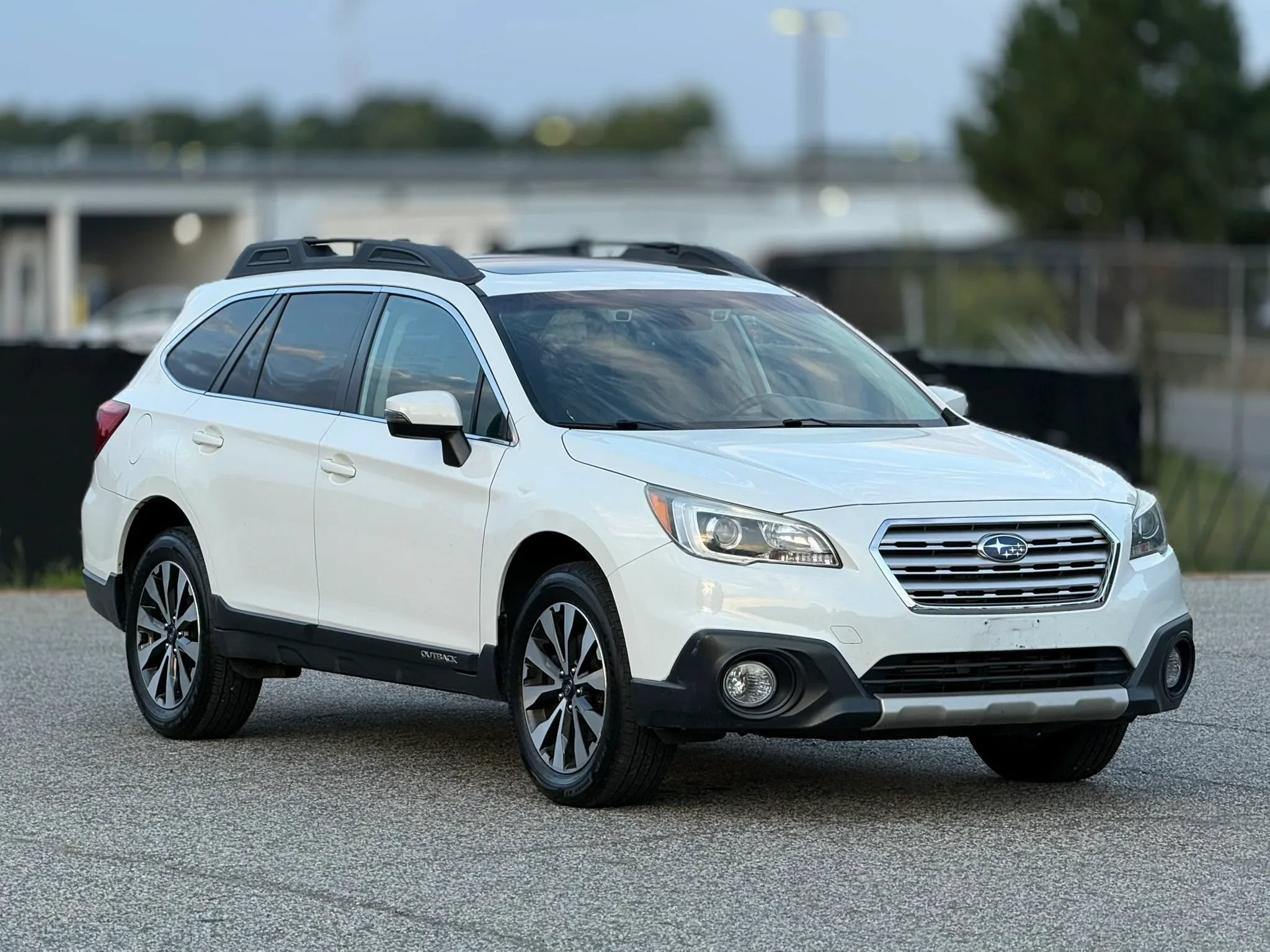 Used 2017 Subaru Outback 2.5i Limited AWD/4WD image 1