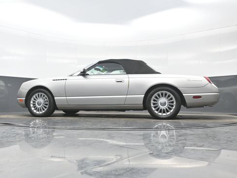 Used 2004 Ford Thunderbird image 24