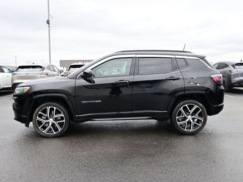Used 2024 Jeep Compass Limited w/ Elite Group image 5