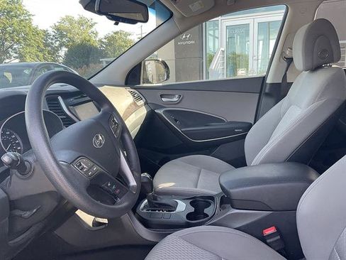 Used 2017 Hyundai Santa Fe SE AWD/4WD image 2