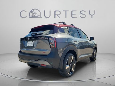 Certified 2025 Nissan Kicks SR FWD image 6