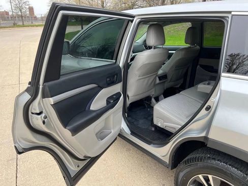 Used 2019 Toyota Highlander Plus image 27
