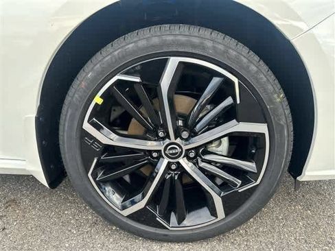 Certified 2025 Nissan Altima 2.5 SR AWD/4WD image 15