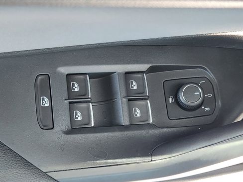 New 2025 Volkswagen Jetta SE image 18