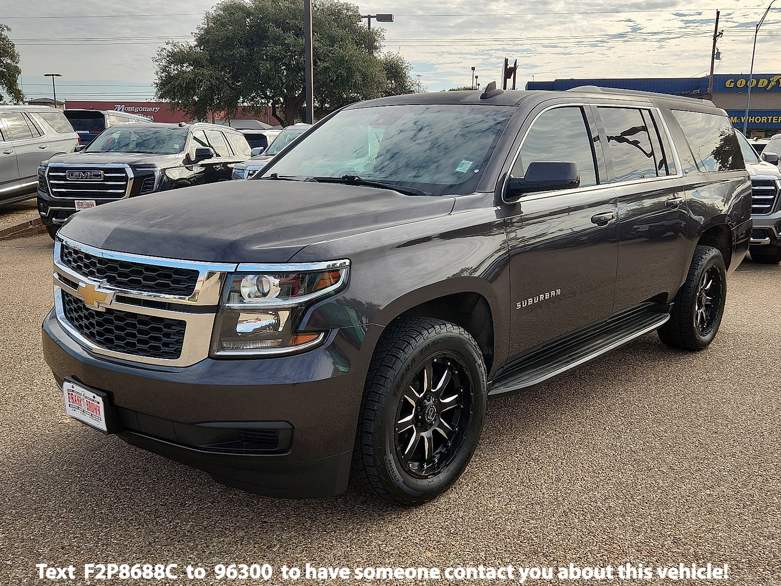 Used 2018 Chevrolet Suburban LT RWD image 1