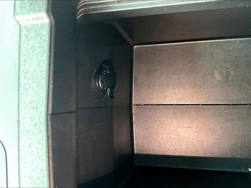 Used 2023 Toyota Highlander L image 16