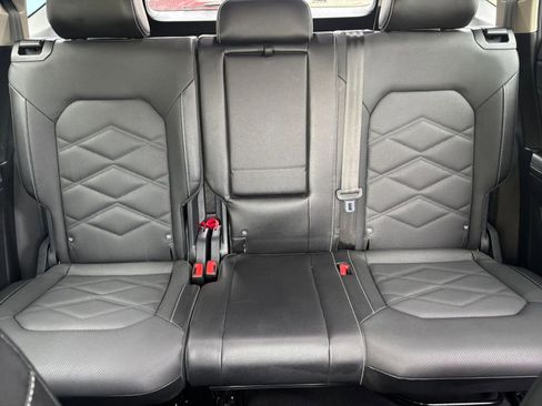 Used 2025 Volkswagen Atlas SE image 35